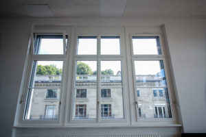 Schulhaus-Fenster Bellevue