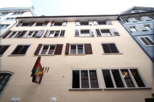 Sprossenfenster mit Ölfarbe