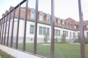 Zaun-Fensterfassade