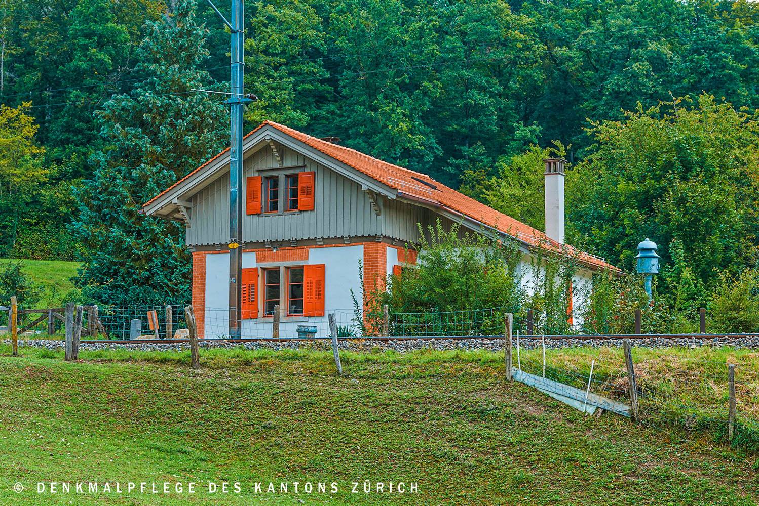 bahnlinie-antikes-haus