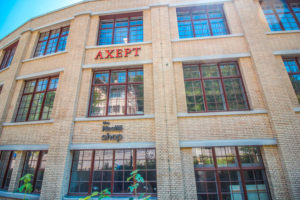 fassade-axept-the-nestle-shop-antikhaus