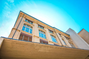 fassade-mit-sanierungsfenster