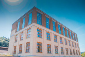 industriebau-vorfenster-antikhaus