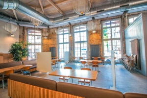 restaurant-grosse-holzfenster