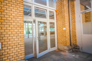 tuere-mit-fensterfluegel